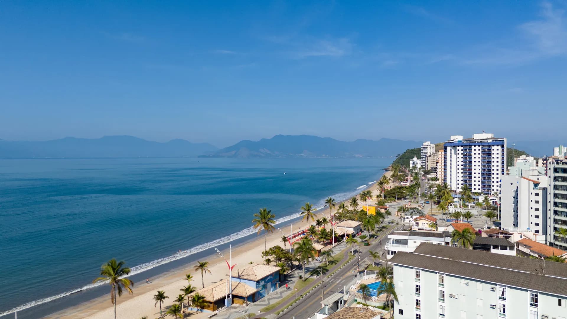 Vista aérea da Praia Martim de Sá, Caraguatatuba